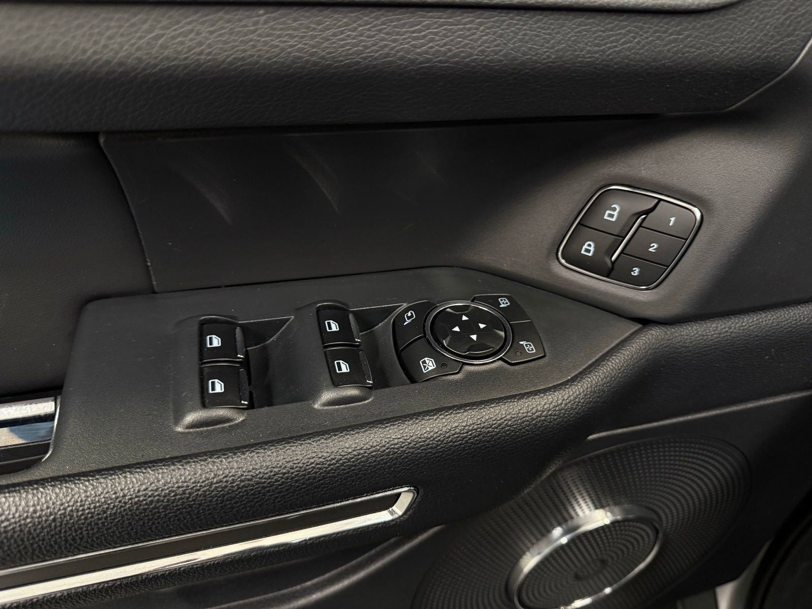 Used 2024 Ford Expedition XLT image 10