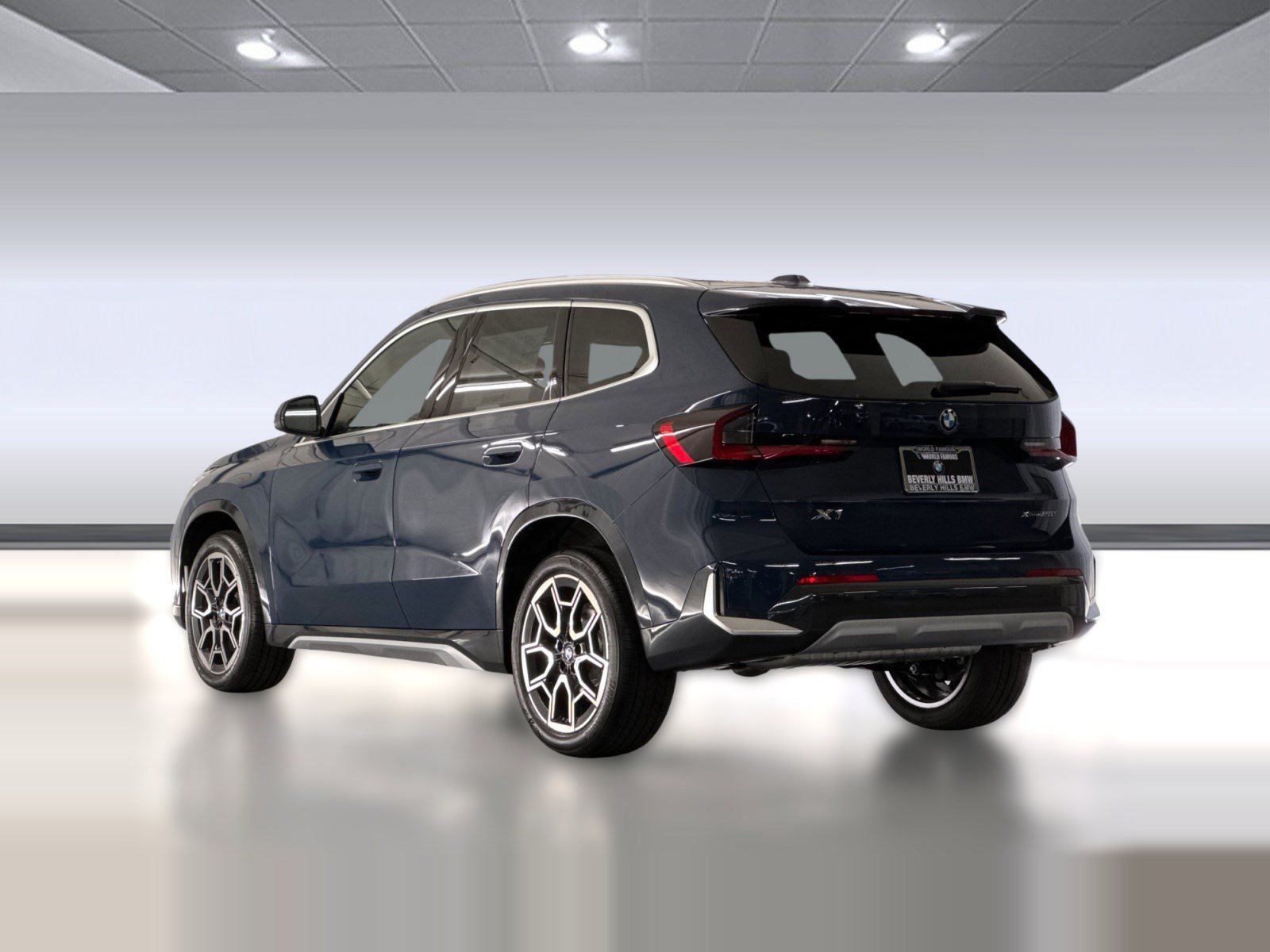 Used 2026 BMW X1 xDrive28i w/ Technology Package AWD/4WD image 3