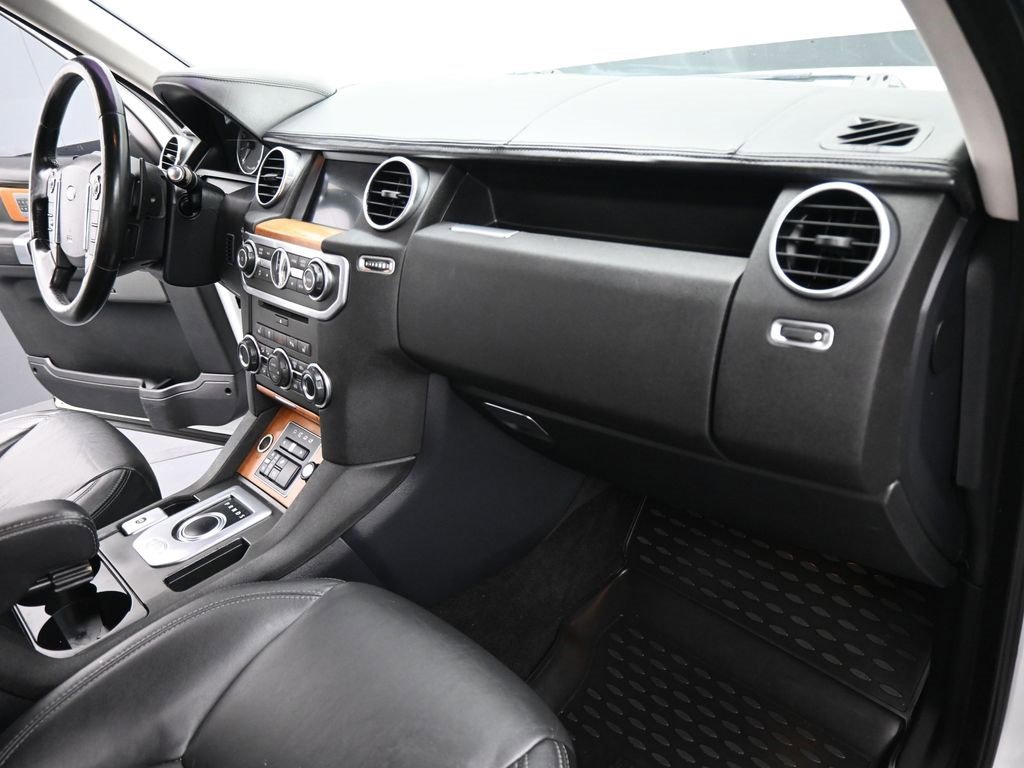 Used 2015 Land Rover LR4 HSE LUX image 2