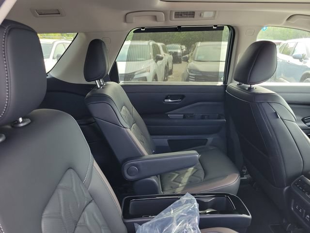 New 2026 Nissan Pathfinder Platinum FWD image 29