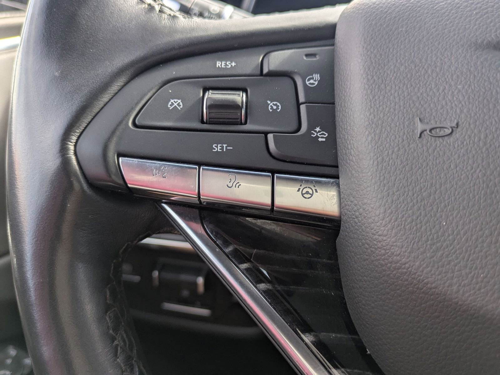 Used 2021 Cadillac Escalade ESV Sport w/ Driver Assist Tech Package AWD/4WD image 17