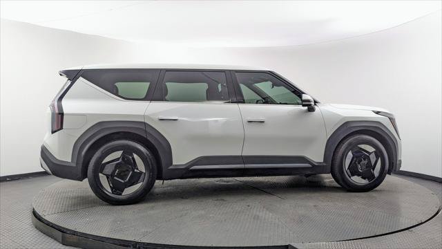 Used 2024 Kia EV9 Light Long Range RWD image 6
