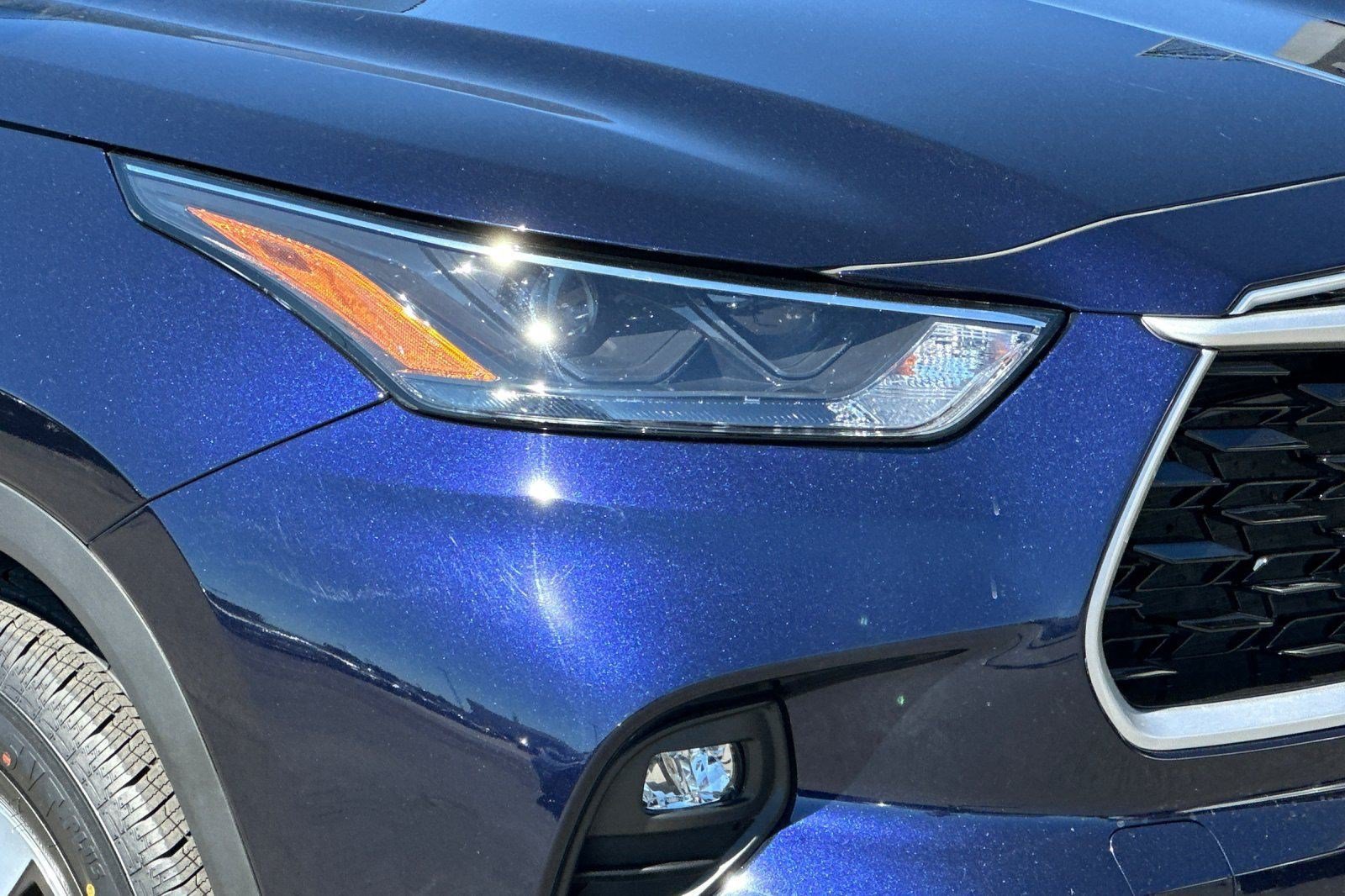 Used 2022 Toyota Highlander XLE AWD/4WD image 12