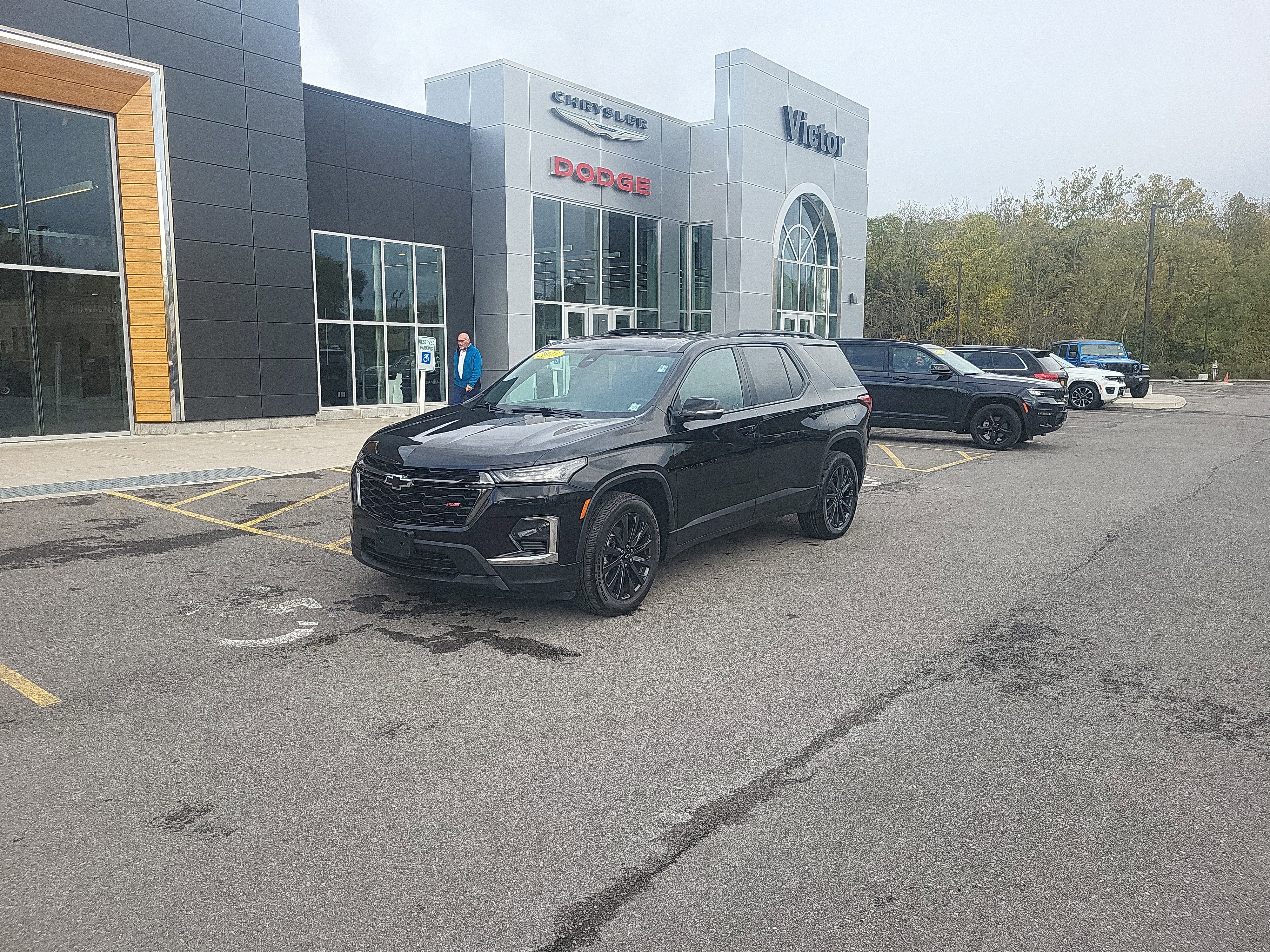 Used 2023 Chevrolet Traverse RS