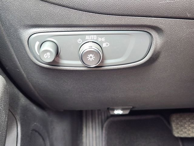 Used 2021 Chevrolet Equinox LS w/ LS Convenience Package FWD image 23