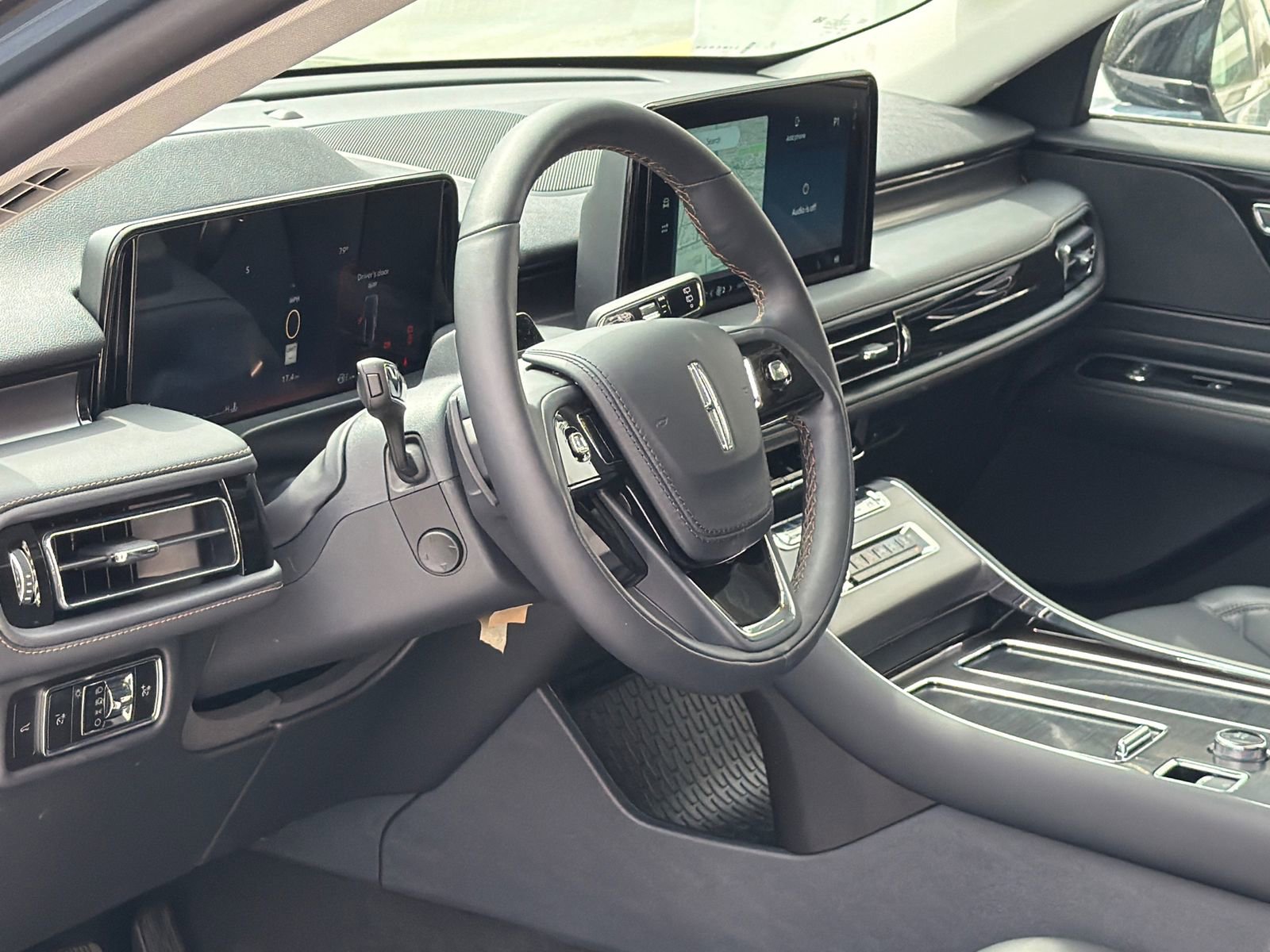 New 2026 Lincoln Aviator AWD image 17