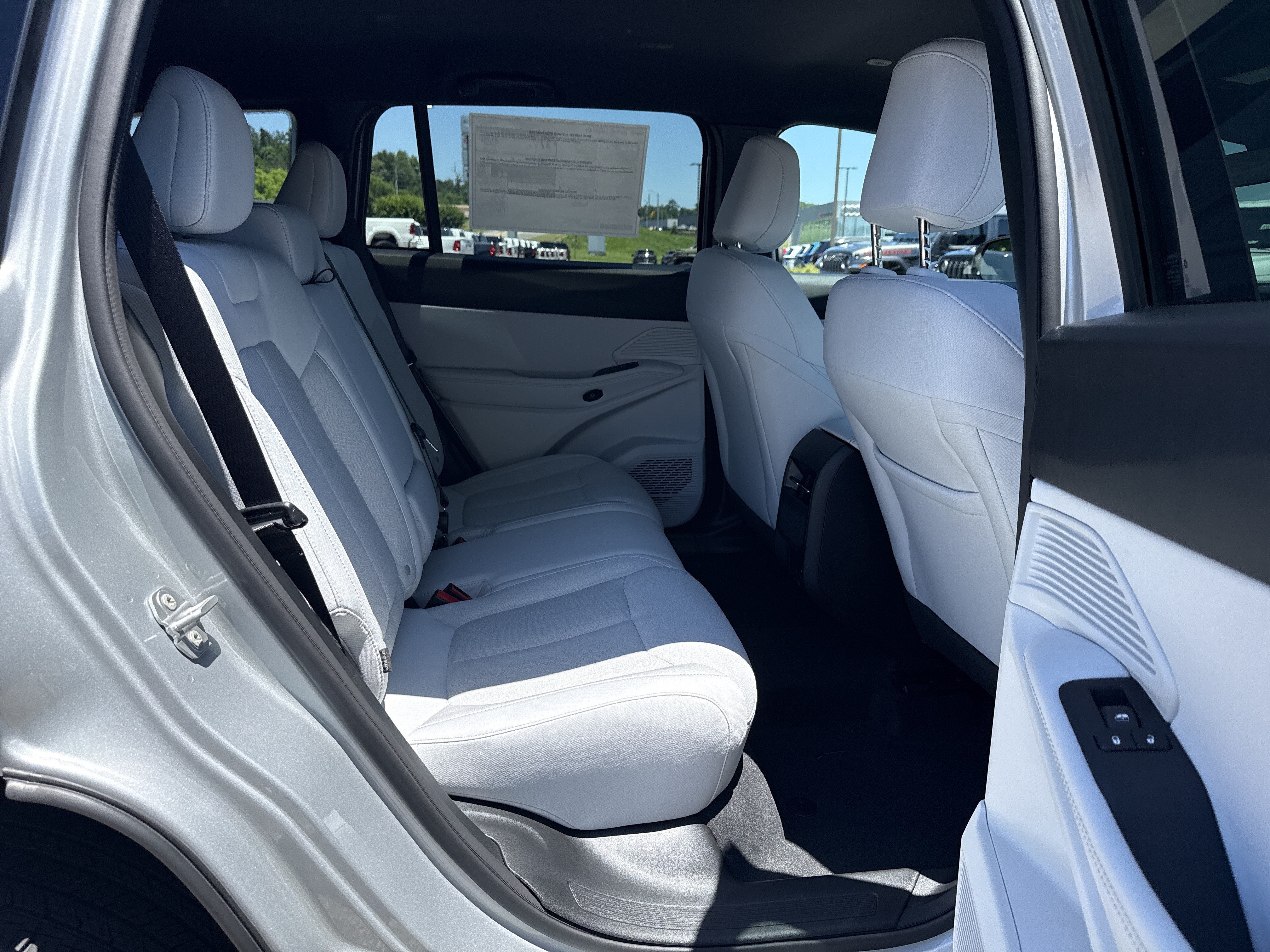 New 2026 Jeep Cherokee Laredo AWD/4WD image 15