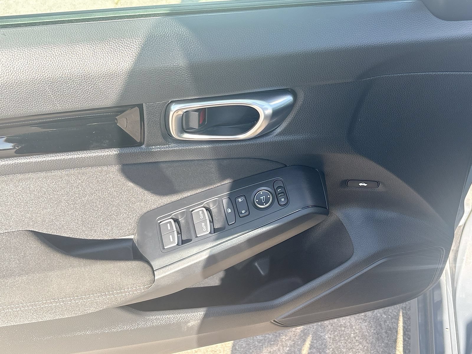 Used 2025 Honda Civic FWD Hybrid Sedan image 17