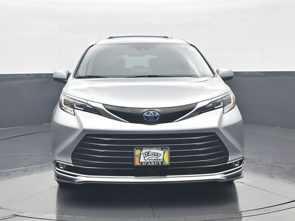 Used 2022 Toyota Sienna XLE w/ XLE Plus Package AWD/4WD image 3