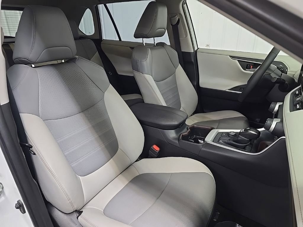 Used 2024 Toyota RAV4 Limited w/ Advanced Technology Package image 15
