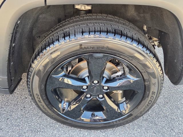 Used 2025 Jeep Grand Cherokee Limited w/ Black Appearance Package AWD/4WD image 7