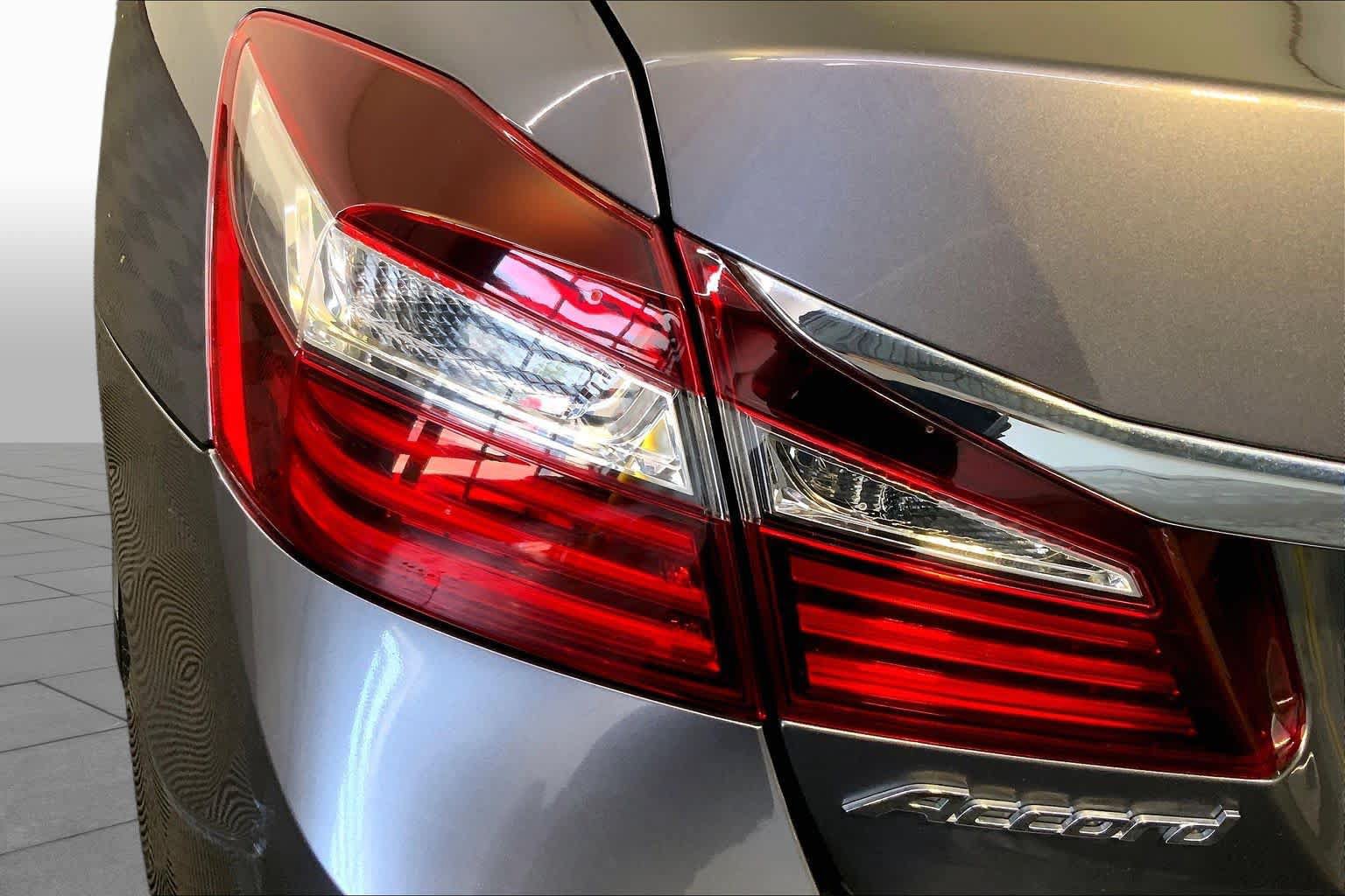 Used 2017 Honda Accord EX-L image 28