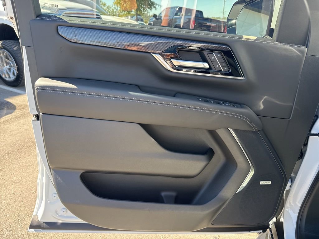 New 2026 GMC Yukon XL Elevation w/ LPO, Elevation Black Package image 13