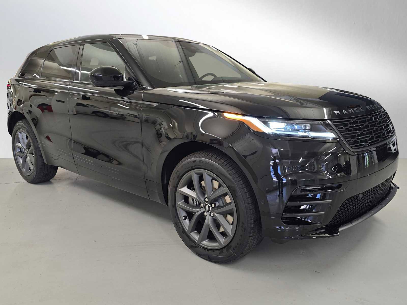 New 2026 Land Rover Range Rover Velar Dynamic SE image 1
