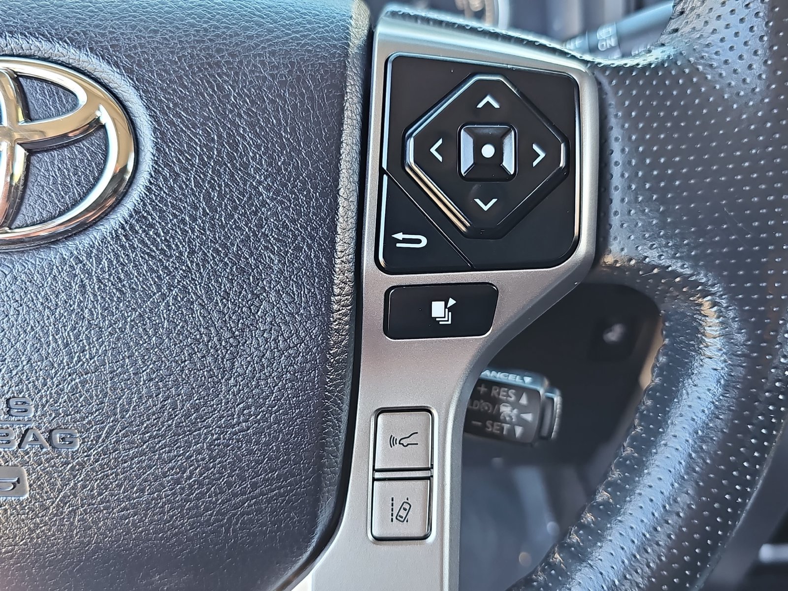 Used 2024 Toyota 4Runner Limited AWD/4WD image 19