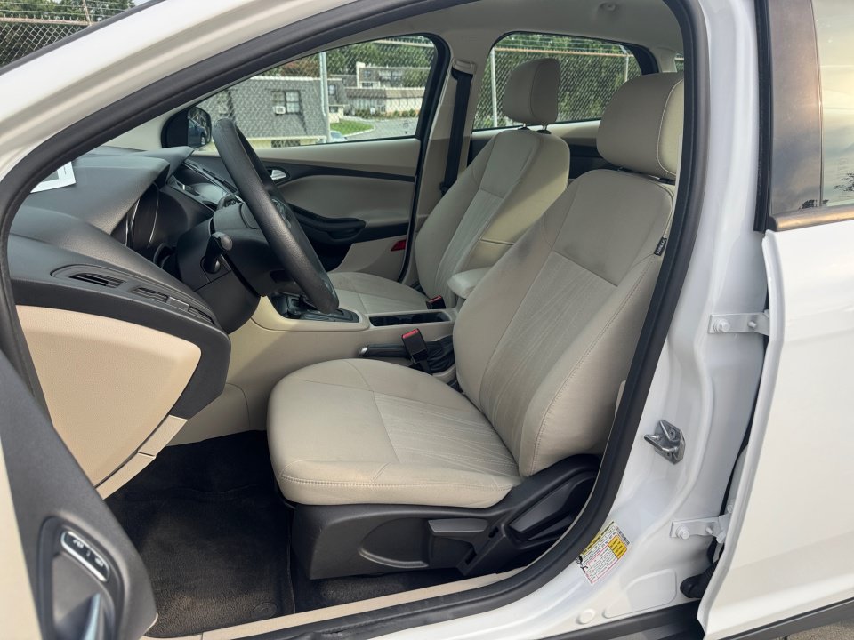Used 2018 Ford Focus SE FWD image 34