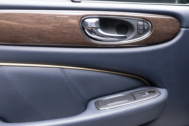 Used 2009 Jaguar XJ Vanden Plas Super V8 Portfolio image 50