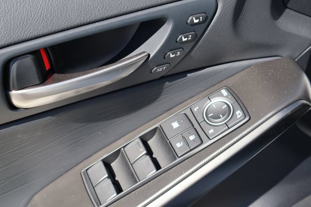 Used 2025 Lexus IS 350 F Sport RWD image 16