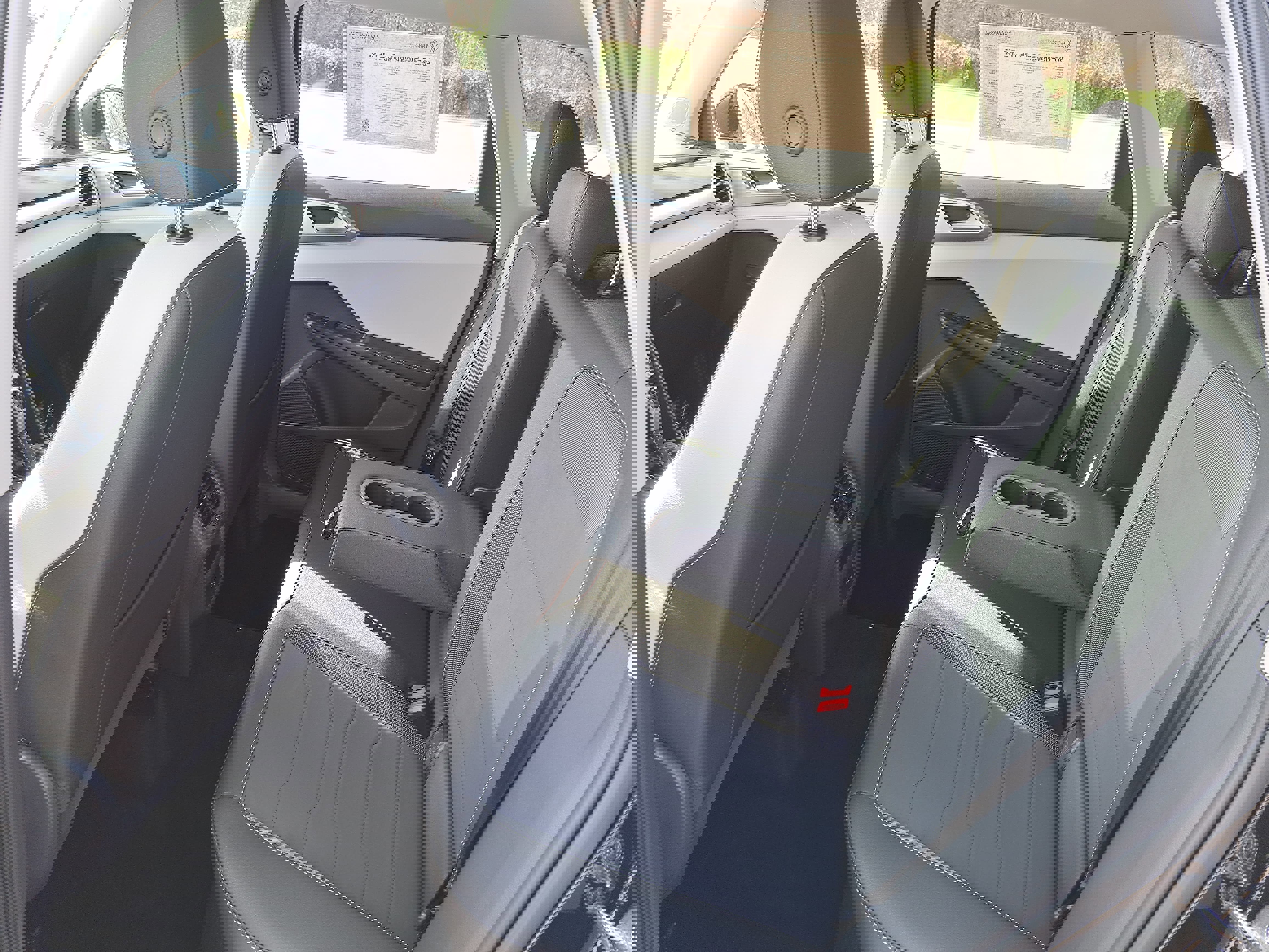 Used 2025 Volkswagen Taos SE w/ Panoramic Sunroof Package image 13