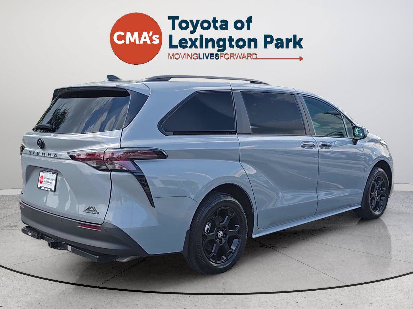 Used 2026 Toyota Sienna XLE Woodland Edition AWD/4WD image 5