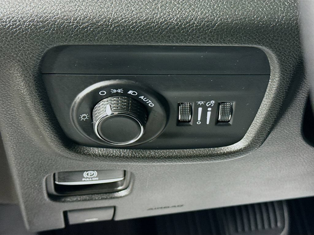Used 2025 Jeep Grand Cherokee Laredo X w/ Luxury Tech Group I AWD/4WD image 10