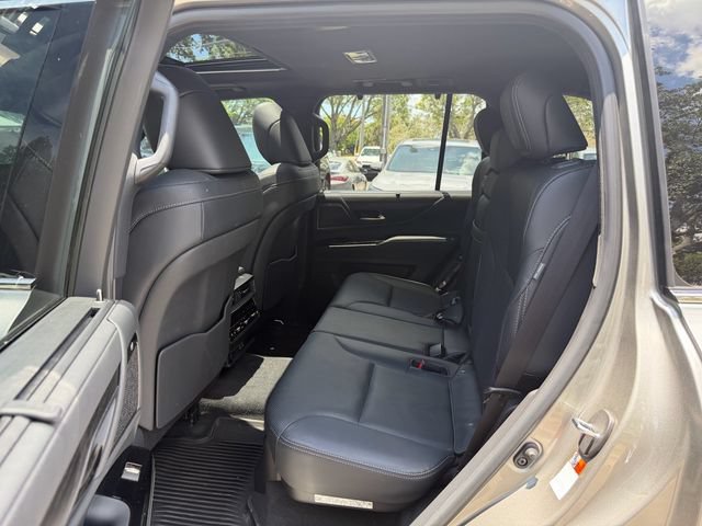 Used 2025 Lexus LX 600 4WD w/ Luxury Package image 15
