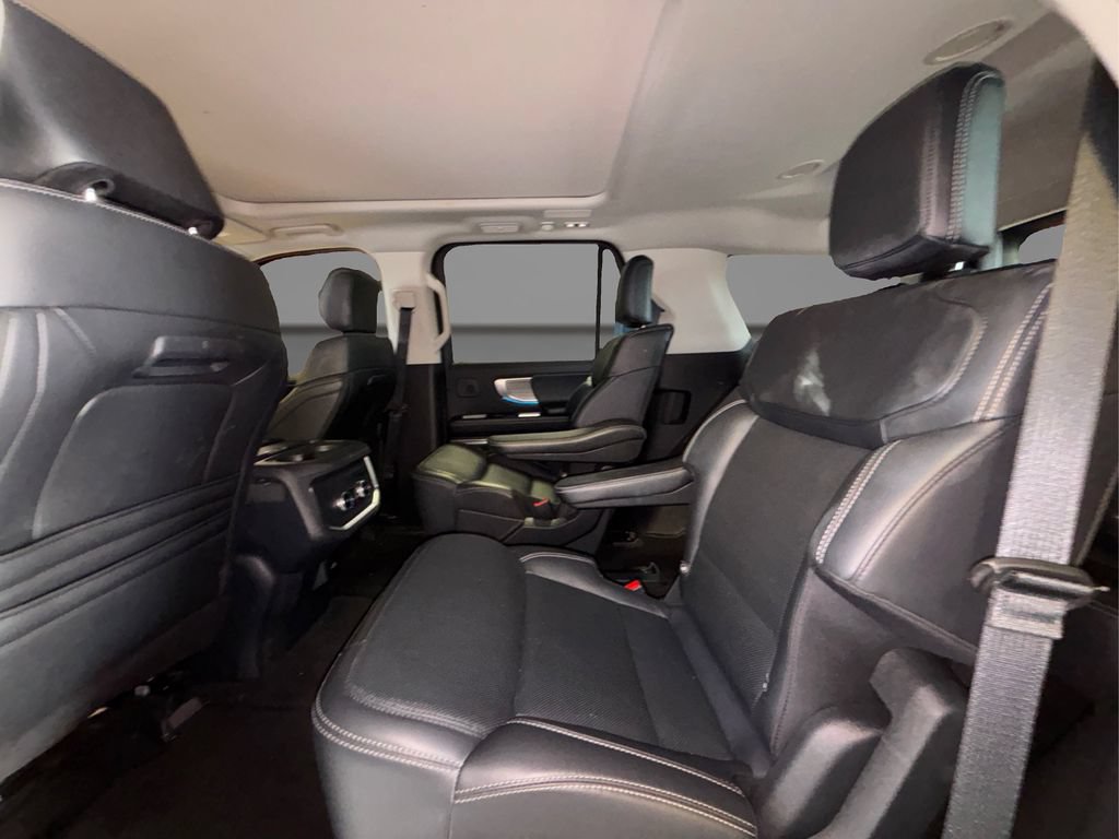 Certified 2025 Ford Expedition Platinum w/ Driver's Package AWD/4WD image 12