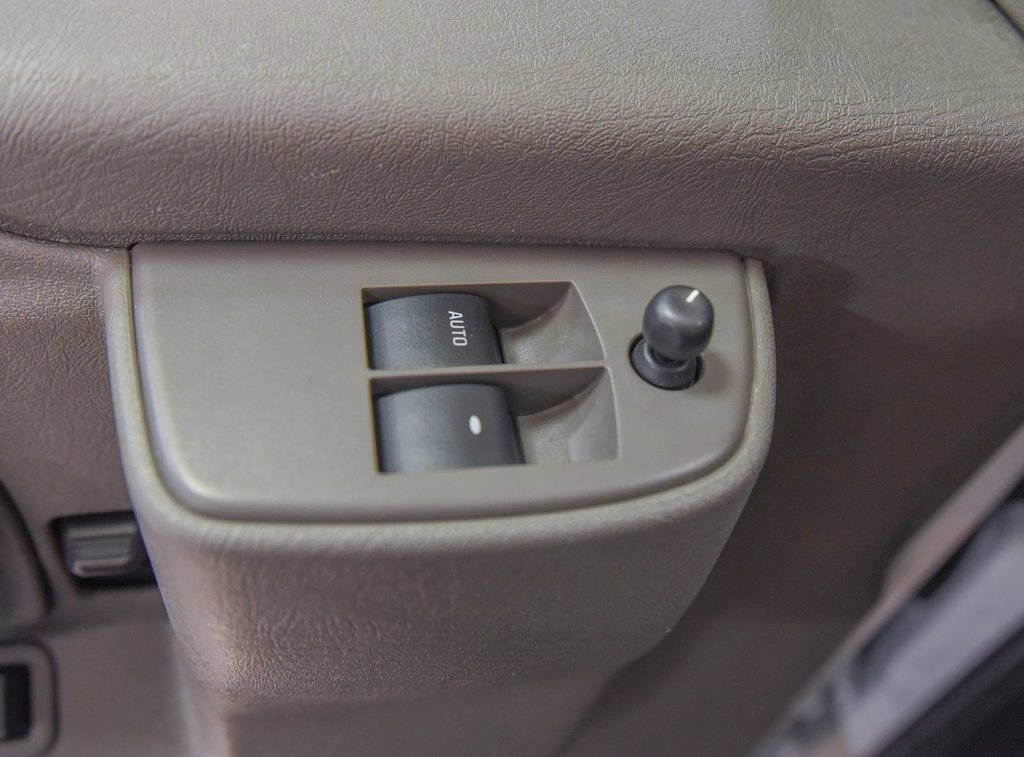 Used 2024 GMC Savana 2500 w/ Driver Convenience Package image 4