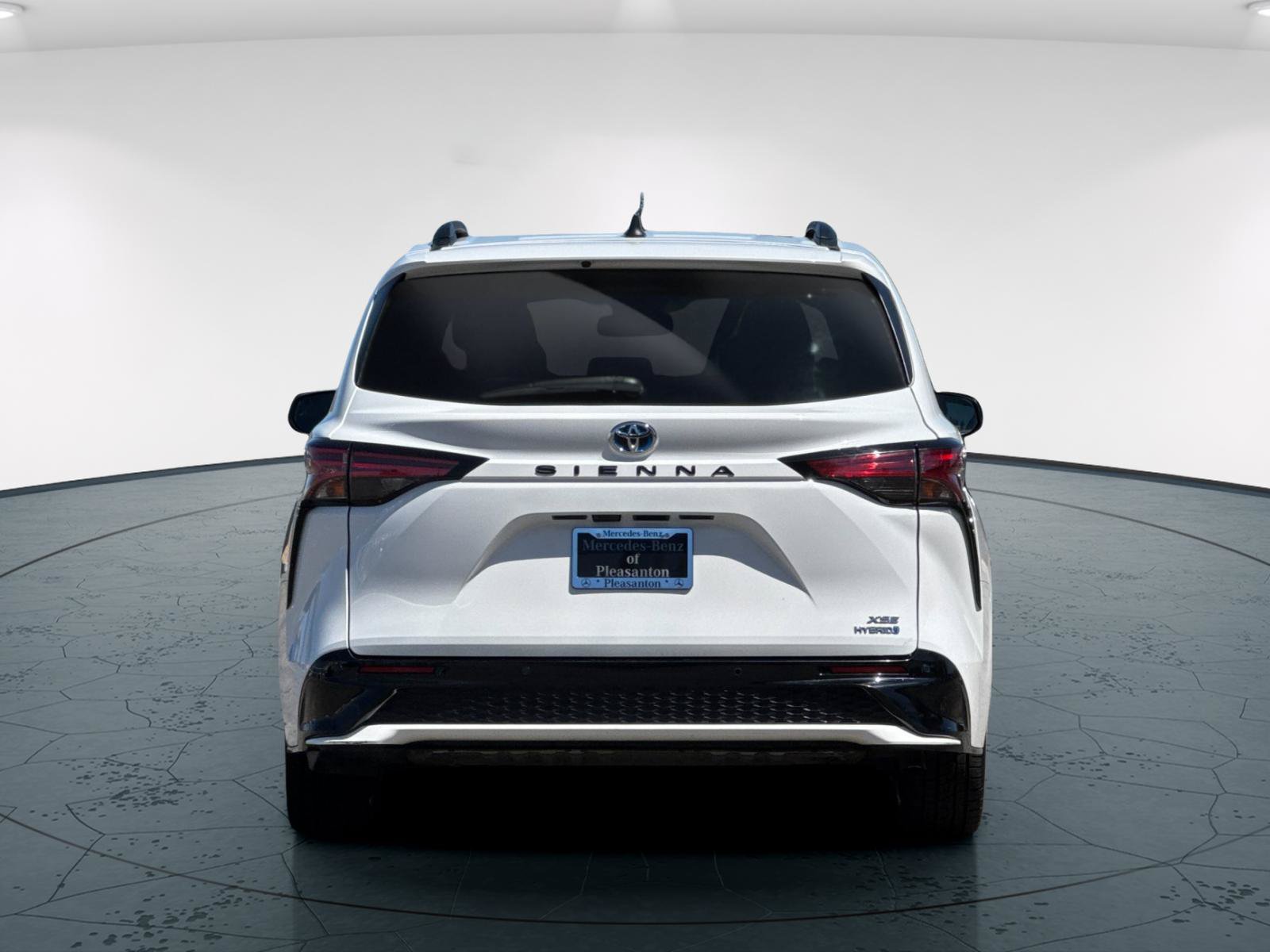 Used 2021 Toyota Sienna XSE FWD image 48