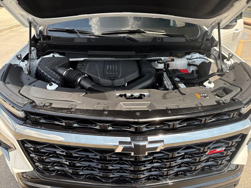 Used 2025 Chevrolet Traverse Z71 w/ LPO, Floor Liner Package AWD/4WD image 11