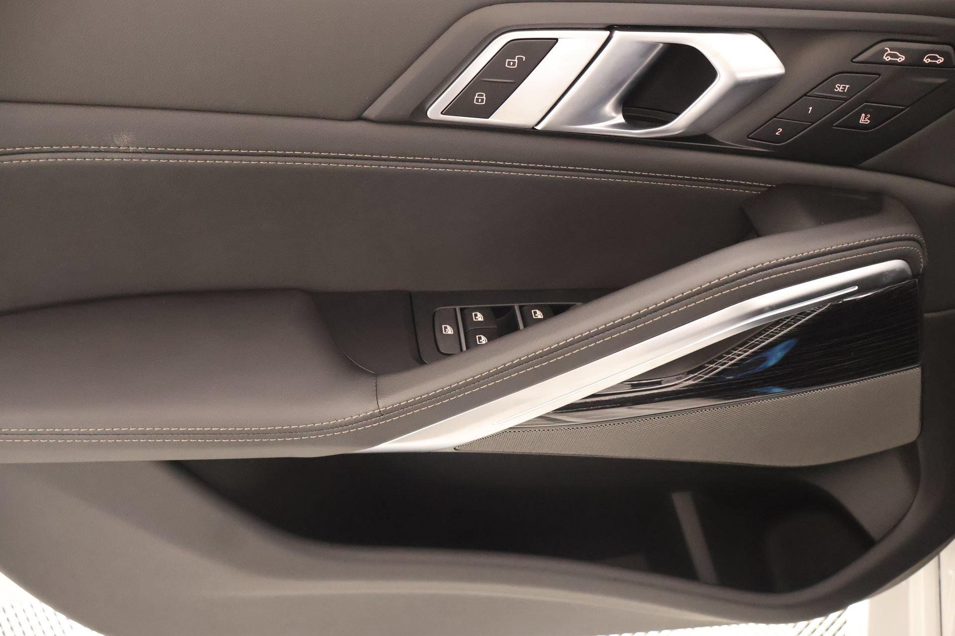 New 2027 BMW X6 xDrive40i AWD/4WD image 16
