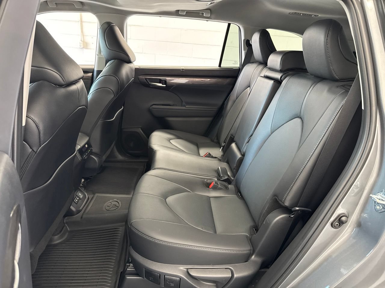 Used 2026 Toyota Highlander Limited AWD/4WD image 39