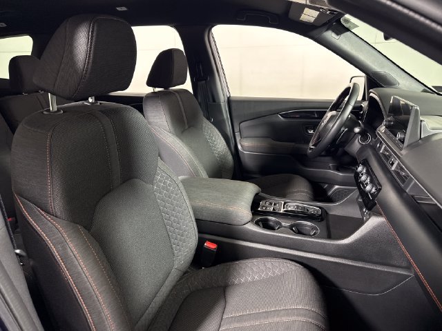Used 2025 Honda Pilot Sport image 14