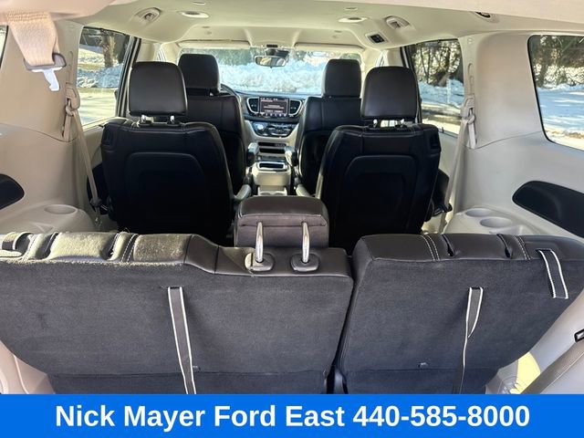 Used 2023 Chrysler Pacifica Touring-L FWD image 15