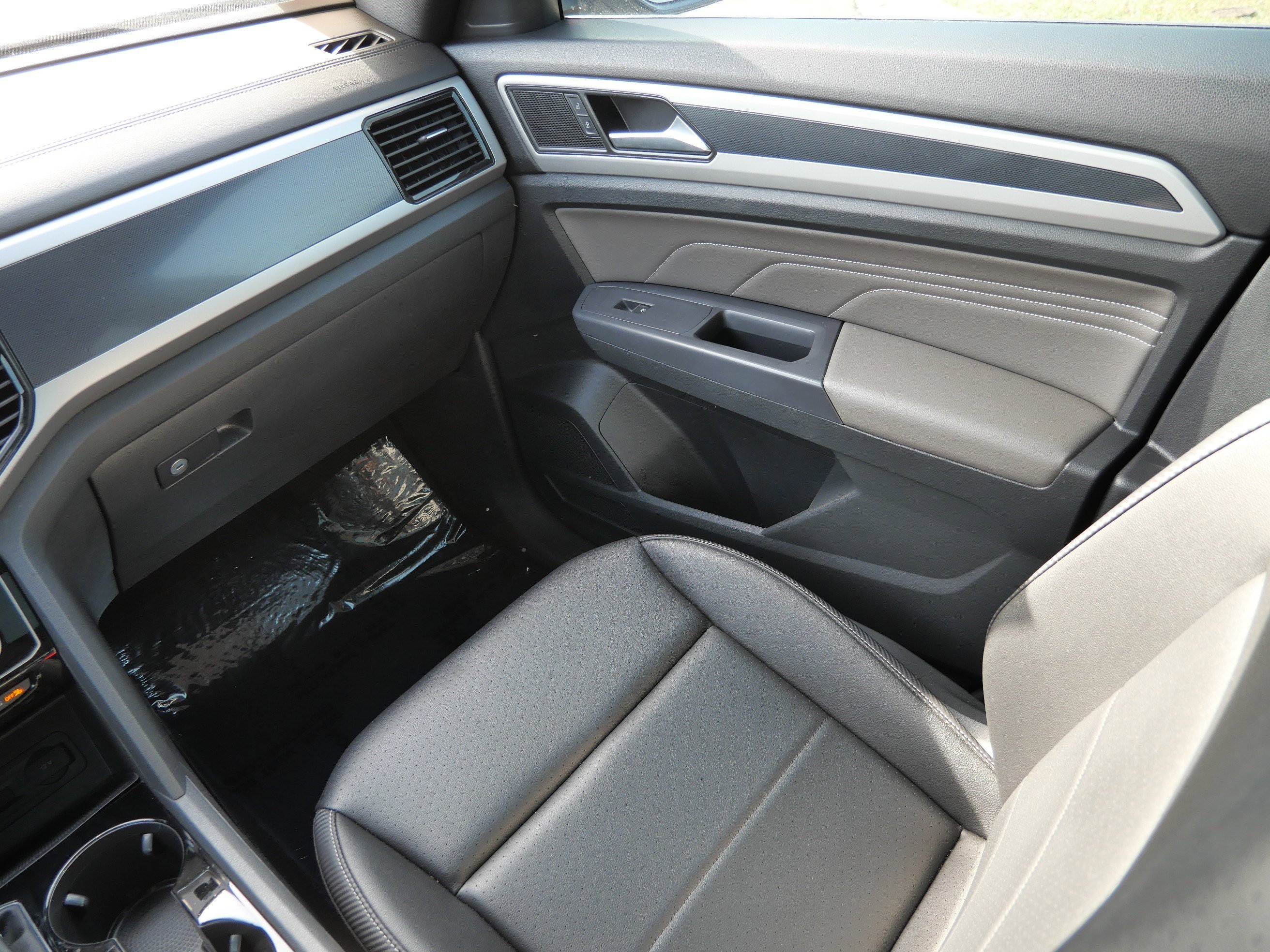 Certified 2021 Volkswagen Atlas Cross Sport SEL R-Line w/ Cross Sport MDO Package AWD/4WD image 11