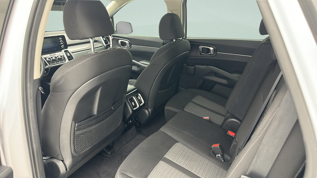 Used 2022 Kia Sorento LX AWD/4WD image 9
