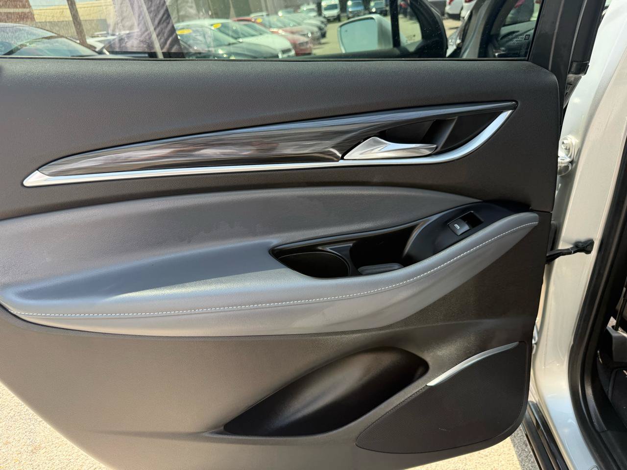 Used 2019 Buick Enclave Essence w/ LPO, Sport Appearance Package FWD image 16