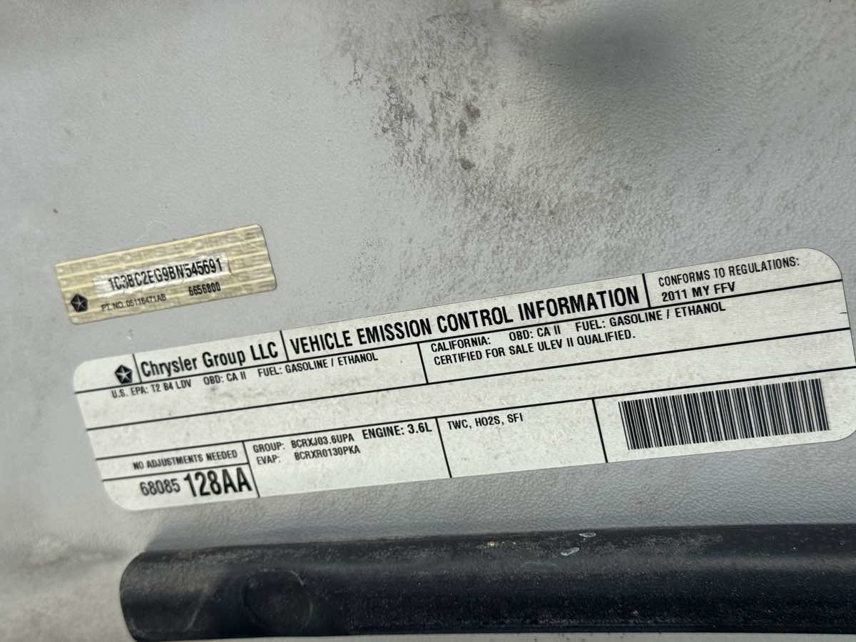 Used 2011 Chrysler 200 Touring FWD image 22