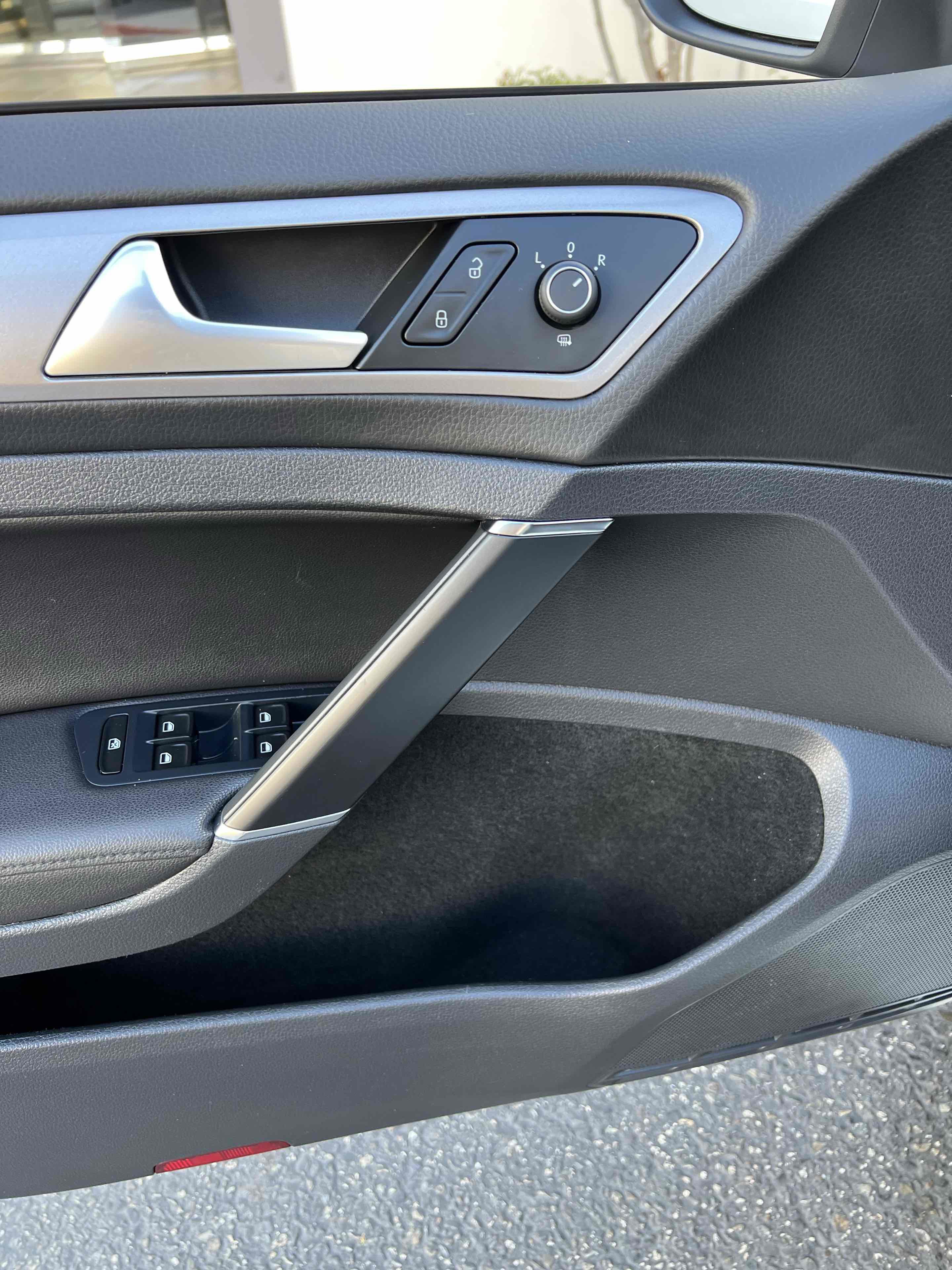 Used 2015 Volkswagen e-Golf SEL Premium FWD image 74