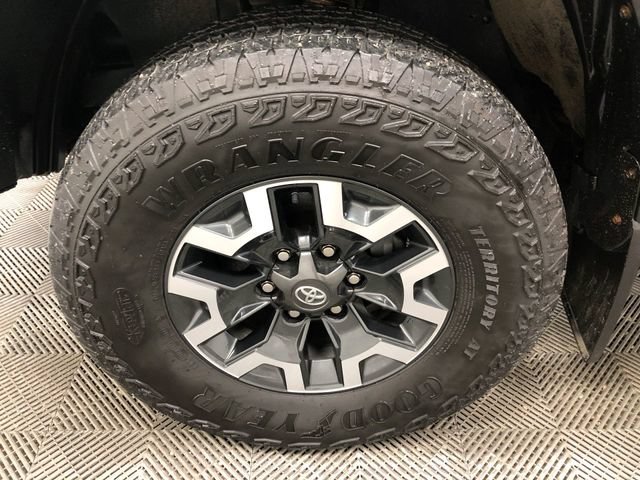 Used 2022 Toyota Tacoma TRD Off-Road w/ Technology Package AWD/4WD image 28
