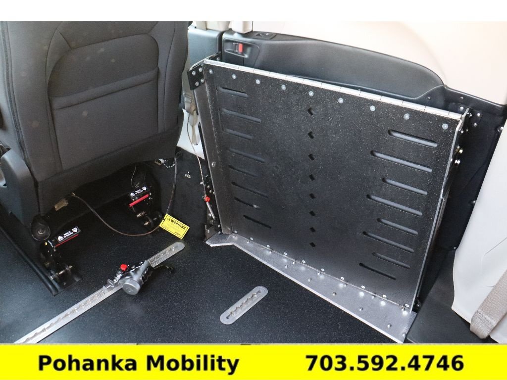 Used 2024 Chrysler Voyager LX FWD image 30