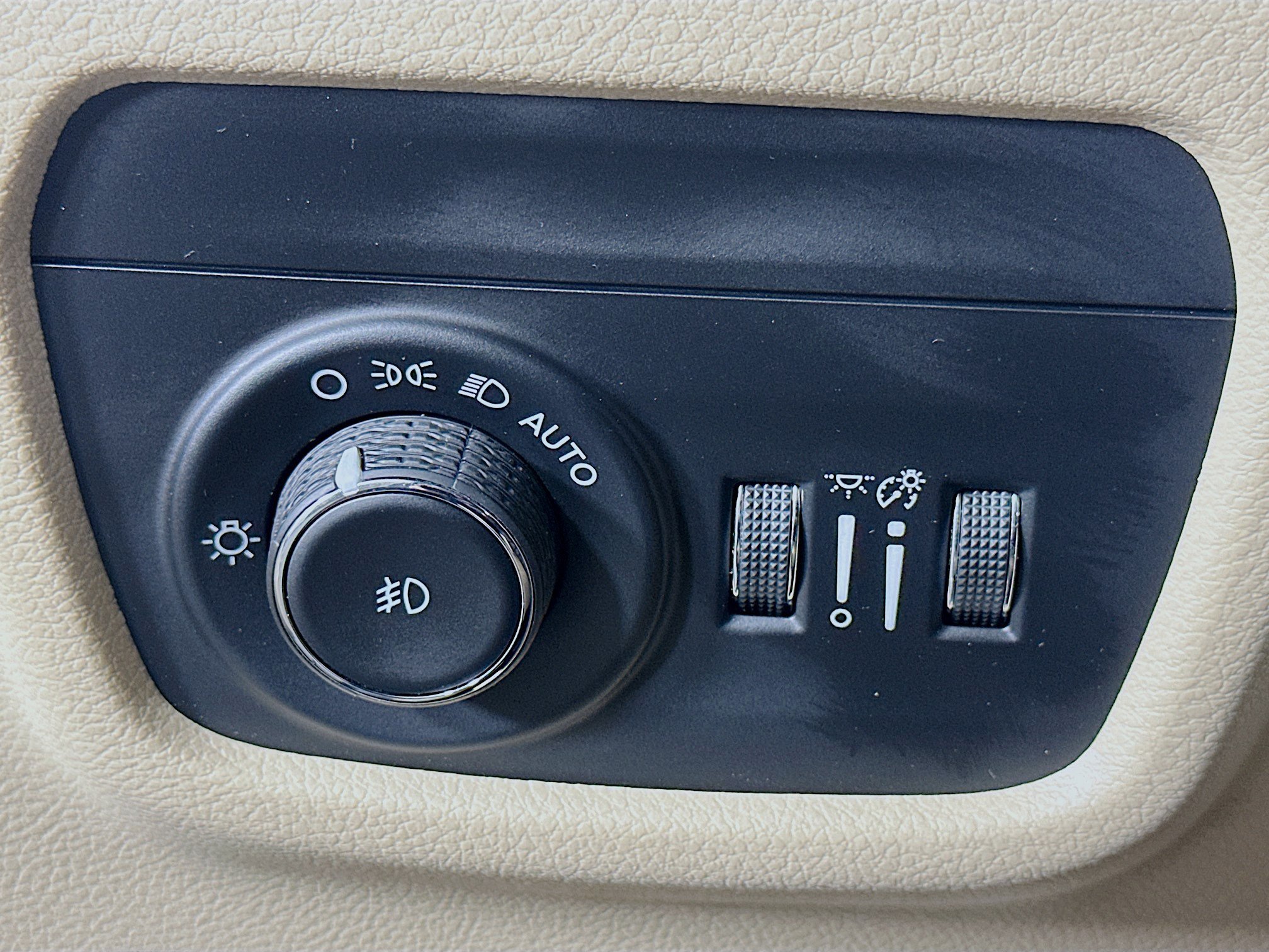 Used 2023 Jeep Grand Cherokee Limited AWD/4WD image 17