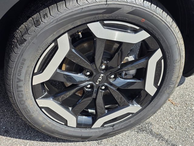 Used 2024 Kia Telluride EX w/ EX Captain's Chair Package FWD image 13