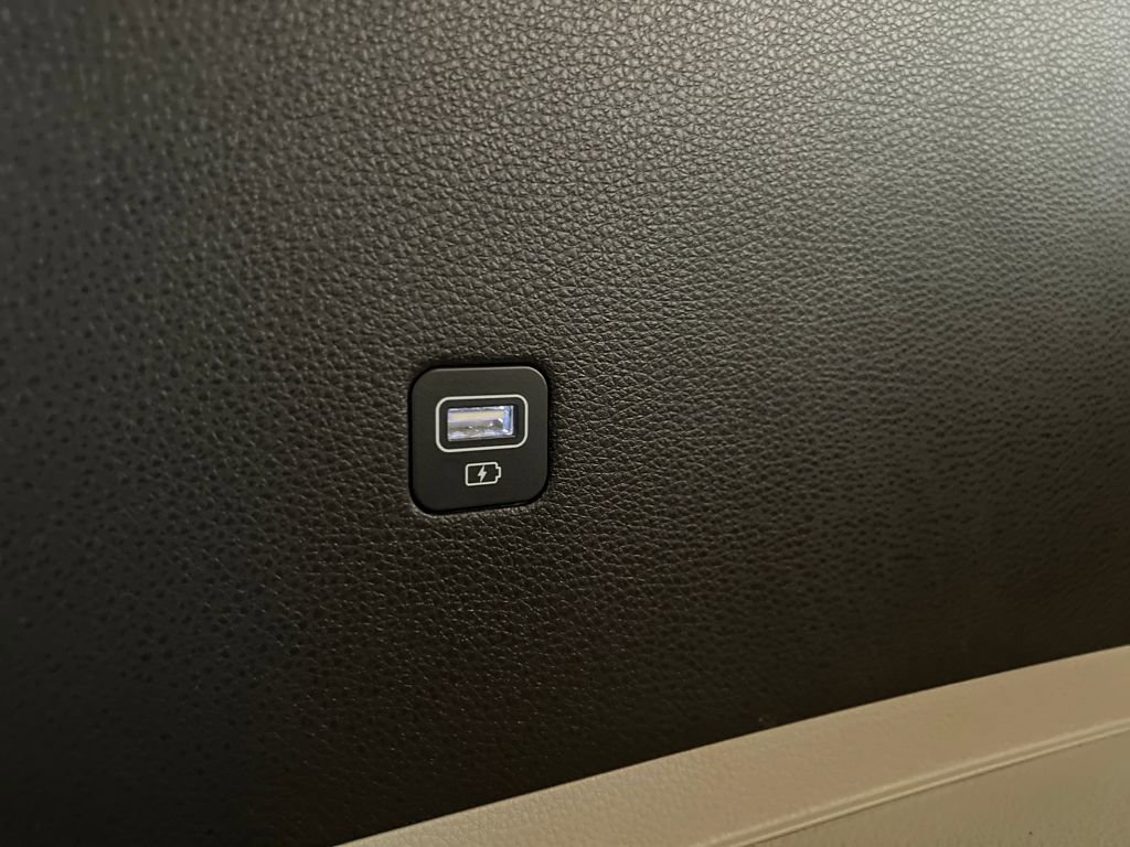 Used 2024 Kia Carnival LX image 34