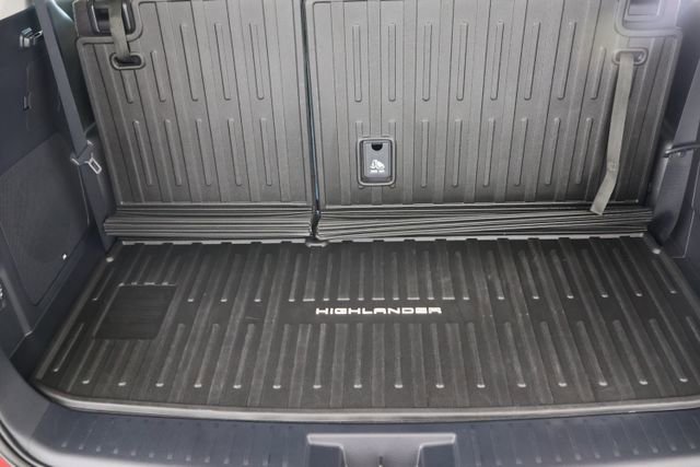 Used 2024 Toyota Highlander Platinum image 22
