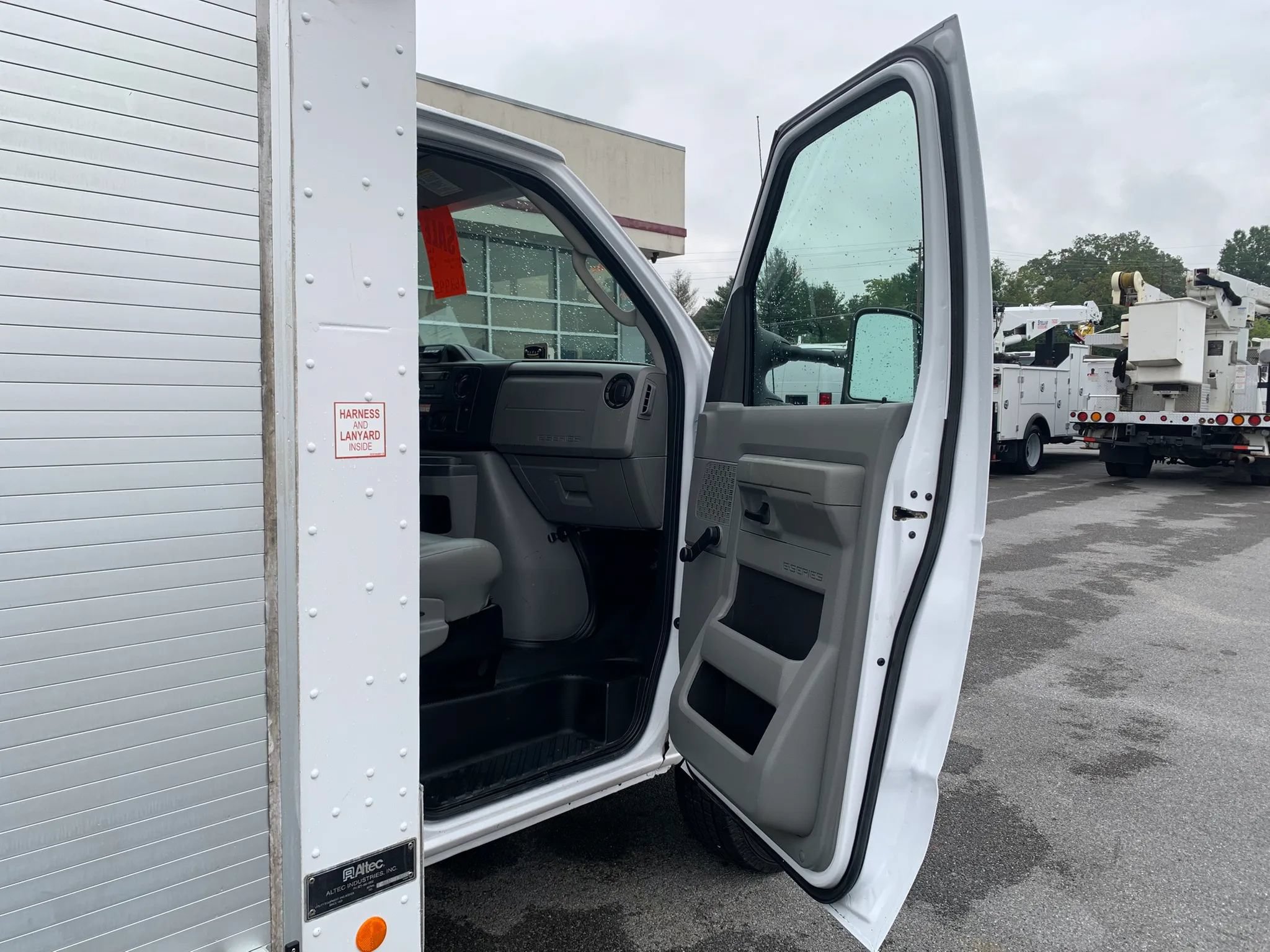 Used 2019 Ford E-350 and Econoline 350 Super Duty RWD image 18