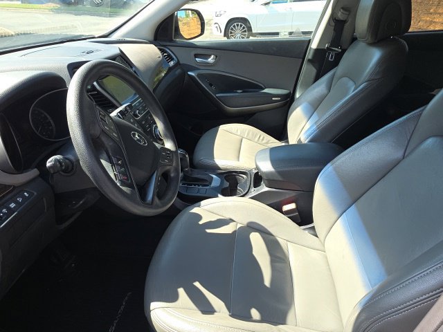 Used 2017 Hyundai Santa Fe SE FWD image 12