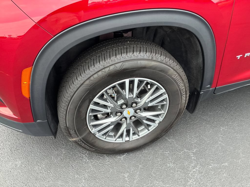 Used 2025 Chevrolet Traverse LT w/ LPO, Floor Liner Package AWD/4WD image 9