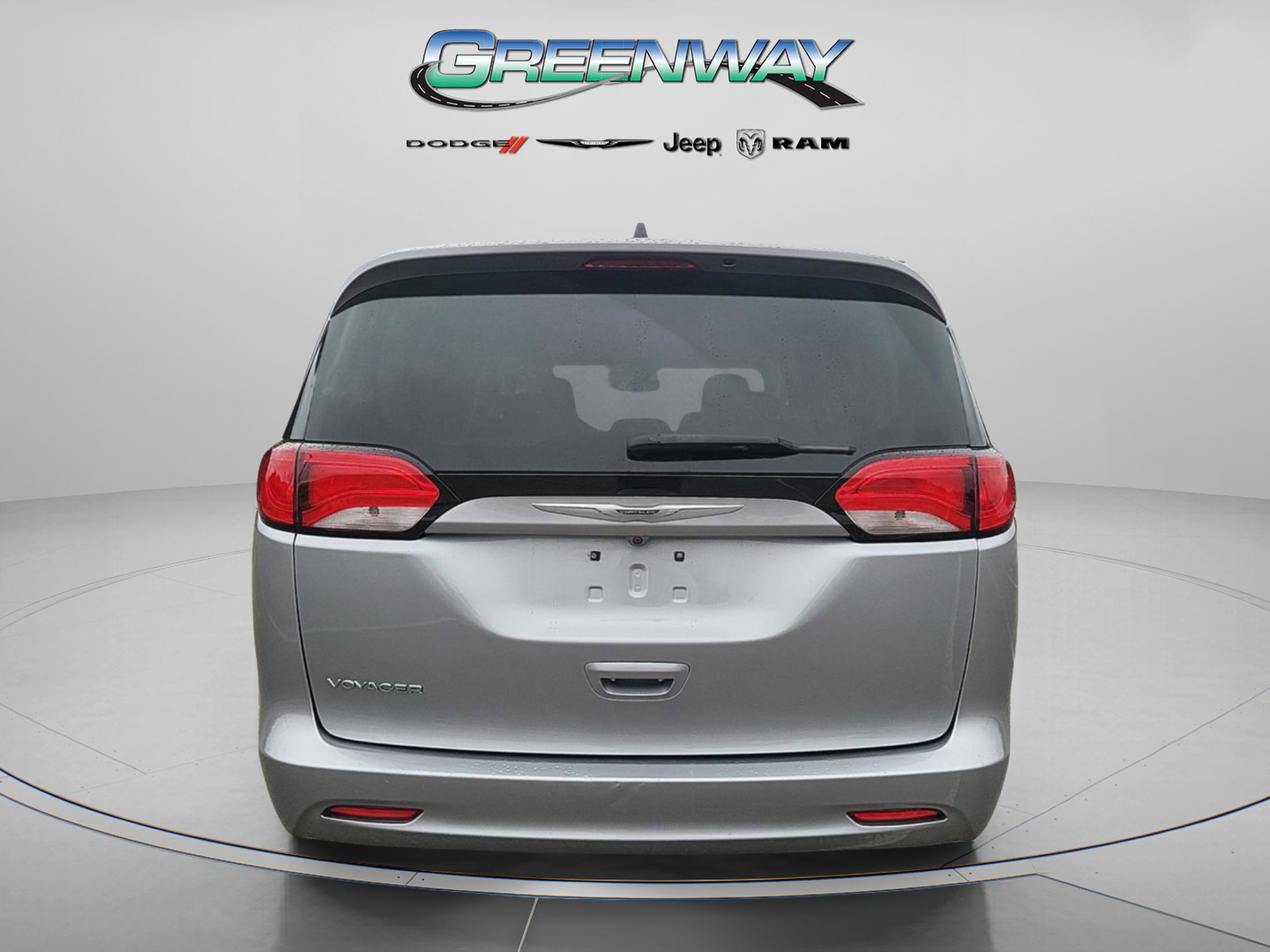 Used 2021 Chrysler Voyager Lxi image 2