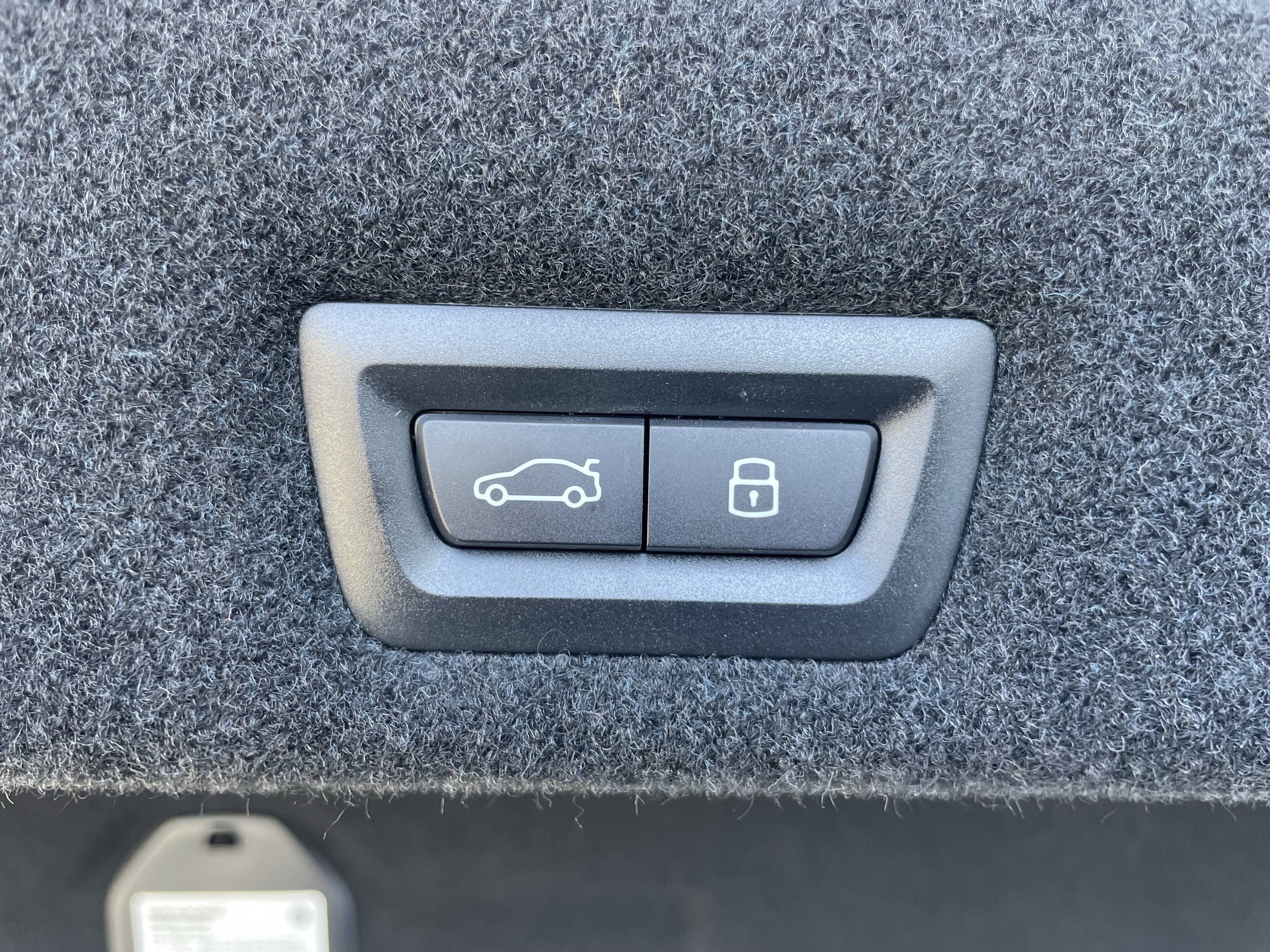 Used 2025 BMW 740i xDrive image 38